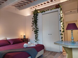 Kamar Double atau Twin, balkon | Didekorasi berbeda-beda dan dilengkapi dengan perabotan berbeda-beda