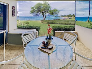 Outdoor dining - PRESTINE*CHIC*Beachy & Fully Remodeled & Oceanfront (Kihei)