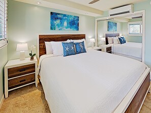 2 bedrooms, iron/ironing board, free WiFi, bed sheets - PRESTINE*CHIC*Beachy & Fully Remodeled & Oceanfront (Kihei)