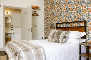 Decoración personalizada, muebles diferentes y escritorio 