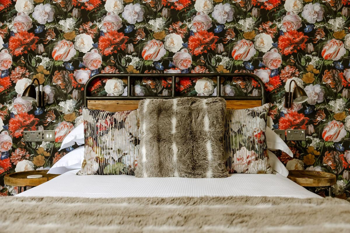 Individually decorated, individually furnished, desk, laptop workspace