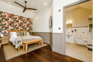 Quarto casal, banheiro privativo (Room 1) | 1 quarto, individualmente decorados, individualmente mobiliados