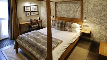 Double Room, Private Bathroom (Room 7) | 1 bedroom, individually decorated, individually furnished, desk