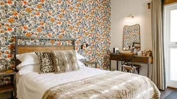 Individually decorated, individually furnished, desk, laptop workspace