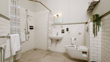 Double Room, Private Bathroom (Room 1) | Bathroom | Shower, free toiletries, hair dryer, towels