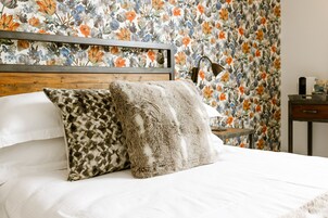 Decoración personalizada, muebles diferentes y escritorio 