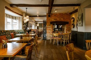 Restaurant - The George Inn (Bedford)