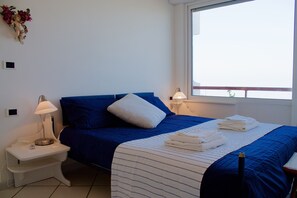 2 bedrooms, iron/ironing board, bed sheets - A terrace on the sea (Termoli)