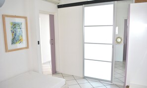 2 chambres, fer et planche à repasser, draps fournis