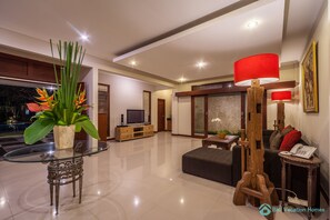 Smart TV, DVD player, books