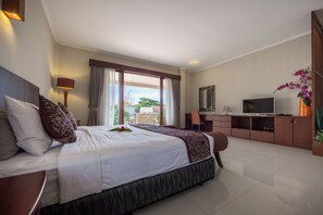 5 bedrooms, in-room safe, desk, free WiFi