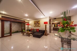 Lobby - Large Luxury 5Br Pool Villa with Free Breakfast in Kuta! (Kerobokan Kelod)