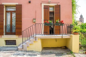 Exterior detail - Verona up to you   App. garden with car/bike park (Verona)