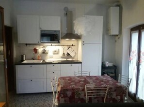 Microwave, coffee/tea maker