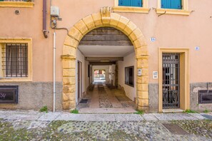 Exterior detail - Verona up to you   App. garden with car/bike park (Verona)