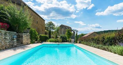 Maison de vacances comprenant une piscine avec vue sur monument historique
