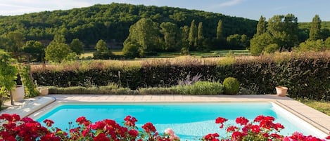 Piscina all'aperto, una piscina riscaldata