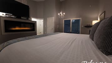 Presidential Swimming Pool Suite | 埃及棉床單、高級寢具、特厚豪華床墊、獨特設計