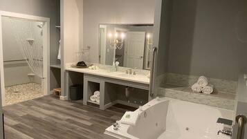 Badewanne und Dusche (separat), Whirlpool, Hydromassagedusche
