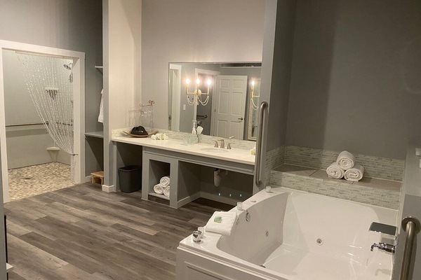 Separate tub and shower, jetted tub, hydromassage showerhead