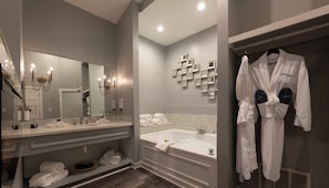 Presidential Swimming Pool Suite | Baño | Bañera y ducha independientes y bañera de hidromasaje