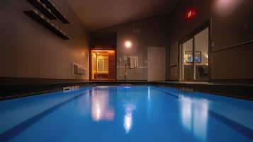 Presidential Swimming Pool Suite | Sábanas de algodón egipcio y ropa de cama de alta calidad