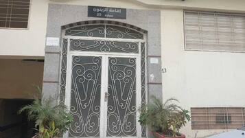 Pintu masuk properti