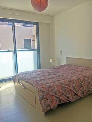 2 bedrooms, travel crib, bed sheets - T3 standing on the beach with sea view (Propriano)