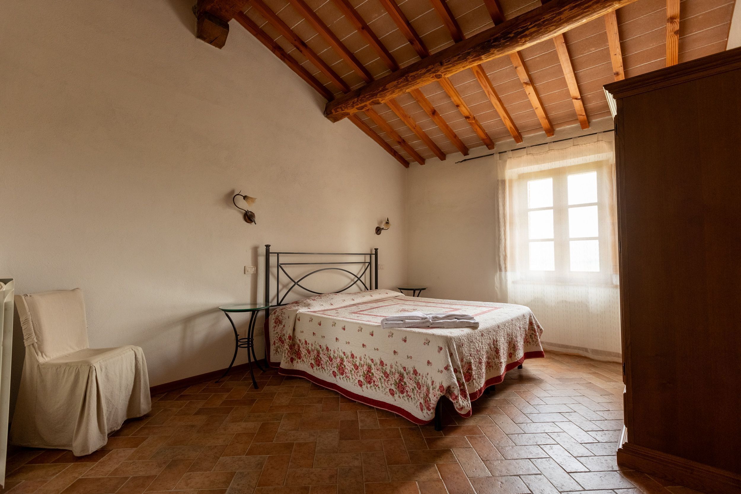 2 bedrooms, iron/ironing board, free WiFi