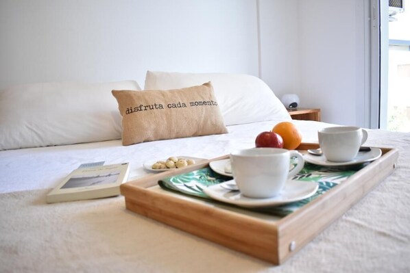 Individually decorated, individually furnished, laptop workspace - Modernos Departamentos en Rosario (Rosario)