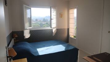 5 Schlafzimmer, Schreibtisch, BĂŒgeleisen/BĂŒgelbrett, Reisekinderbett