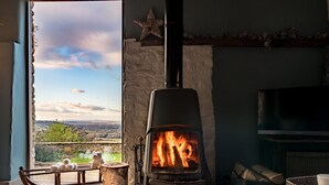 Unclassified image, 2 of 12, button - Dryhill Barn (Cheltenham)