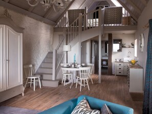 House | Living area | Flat-screen TV, fireplace