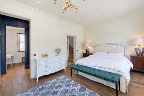 3 bedrooms, iron/ironing board, WiFi, bed sheets - Stylish Three Bed + Roof Terrace Shepherd's Bush (London)