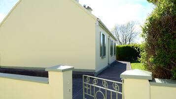 Cottage | Property grounds