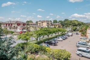 Property grounds - Casa Lugana 15 - Studio apartment with lakefront pool near the center (Sirmione)