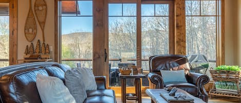 Televisión, chimenea, videojuegos y futbolito