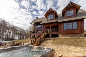 Tina de hidromasaje al aire libre