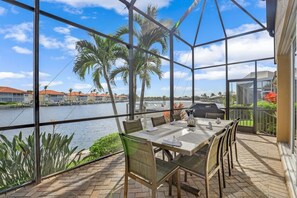 House, Multiple Beds (Stunning home with pool, spa and huge) | Outdoor dining - Stunning Home With Pool, spa and Huge Waterview (Marco Island)