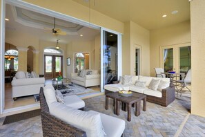 Casa, letti multipli (Stunning home with pool, spa and huge) | Soggiorno