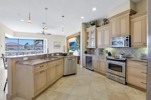 Maison, Plusieurs lits (South Seas Court Pool Home, on the Ca) | Cuisine privée