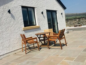 Outdoor dining - Crooklands Cottage at Austwick (Austwick)