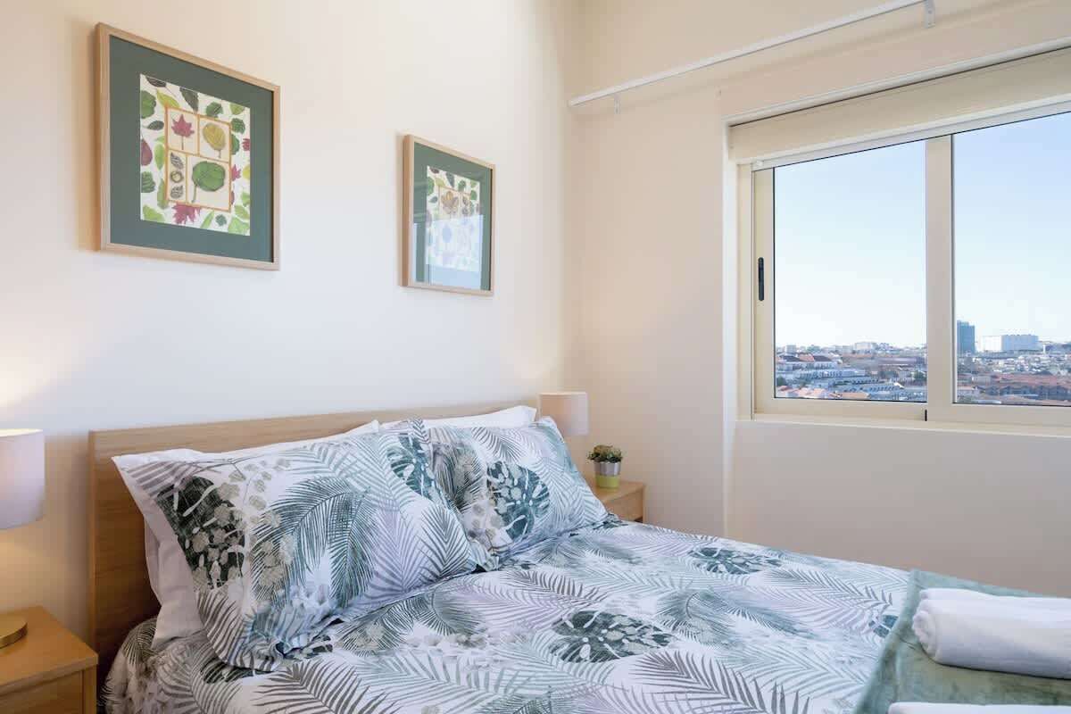 3 habitaciones, tabla de planchar con plancha, cuna de viaje y wifi 