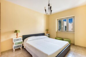 3 Schlafzimmer, Bügeleisen/Bügelbrett