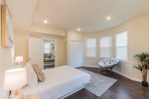 2 bedrooms, desk, iron/ironing board, travel crib