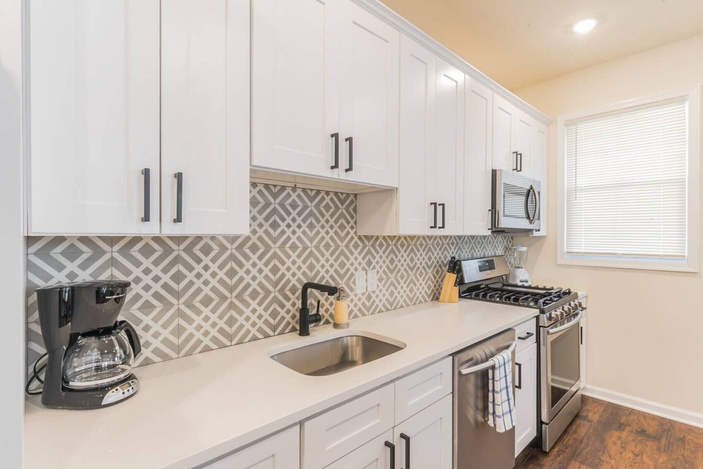 雪櫃、微波爐、焗爐、爐具