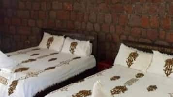 Chambre avec lits jumeaux | Bureau, chambres insonorisées, fer et planche à repasser, Wi-Fi gratuit