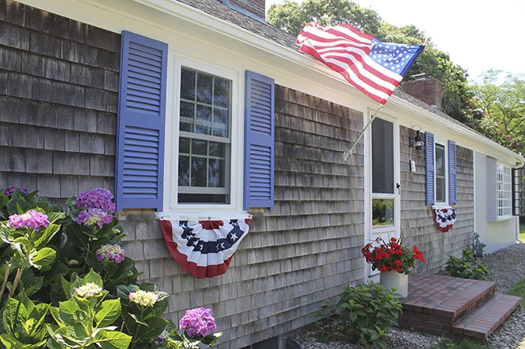 Bright Sunny Cape Cod Cottage in Falmouth, Ma