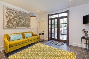 Living area - Pro- Managed, Brand New Maisonette with Garden (London)