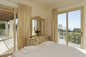 3 bedrooms, in-room safe, iron/ironing board, WiFi